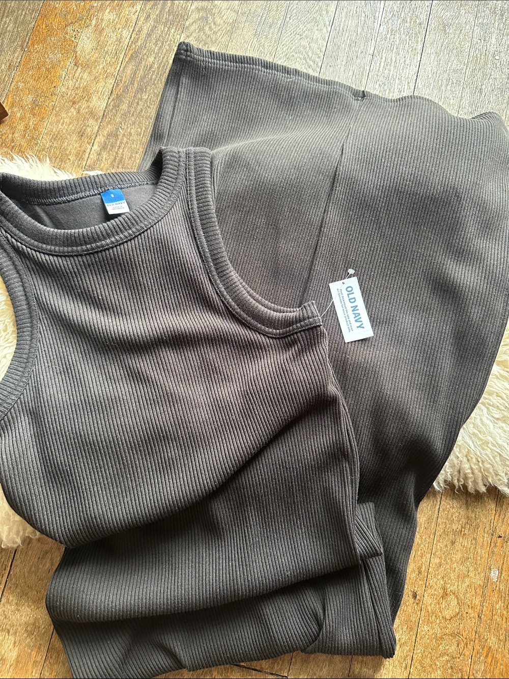 Old Navy long ribbed dress in black